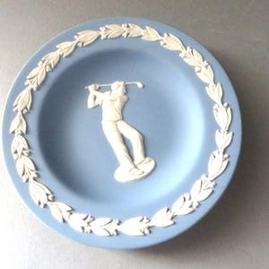 Wedgwood 1980&#39;s blue Jasperware Male Golfer Pin Dish