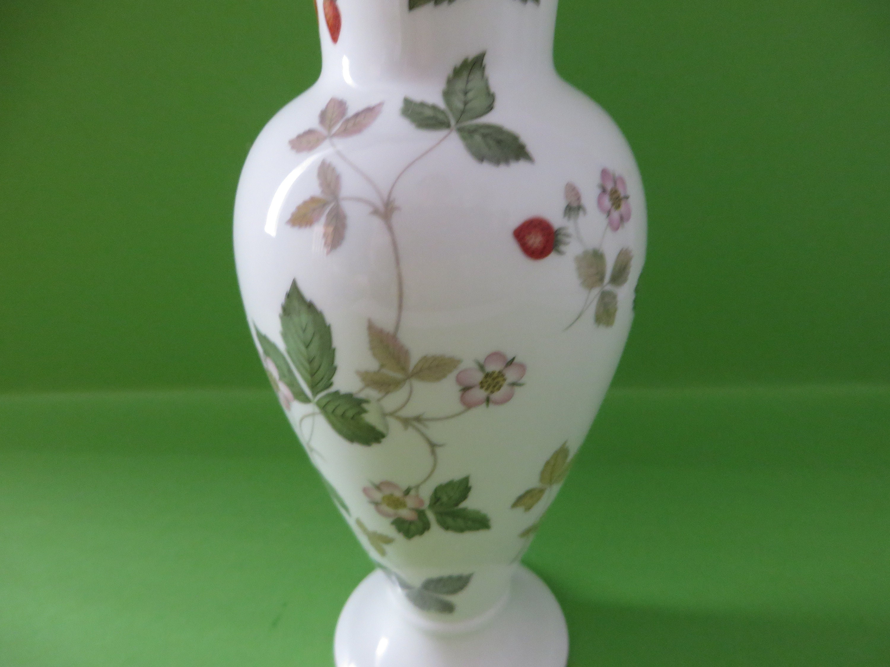 Wedgwood Vintage 1960 S Wild Strawberry Vase