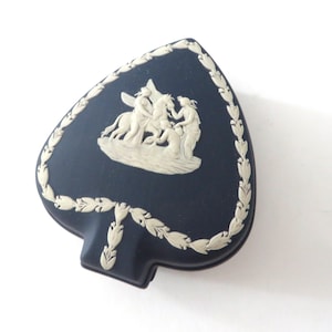 Wedgwood Jasperware dunkelblaue Spatenförmige Trinket Box