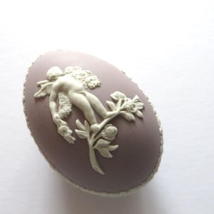 Vintage Wedgwood Jasperware Lilac Egg Trinket Box, Cherub Design
