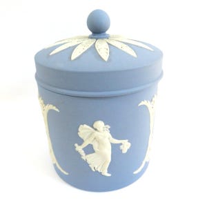 Wedgwood blue 1970&#39;s Jasperware Floral dancers trinket pot