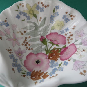 Wedgwood vintage 1970's Meadow Sweet shell shaped dish, Floral Shell dish, Floral pin dish, Gift for her, Gift for Mother, Pink Shell dish image 6