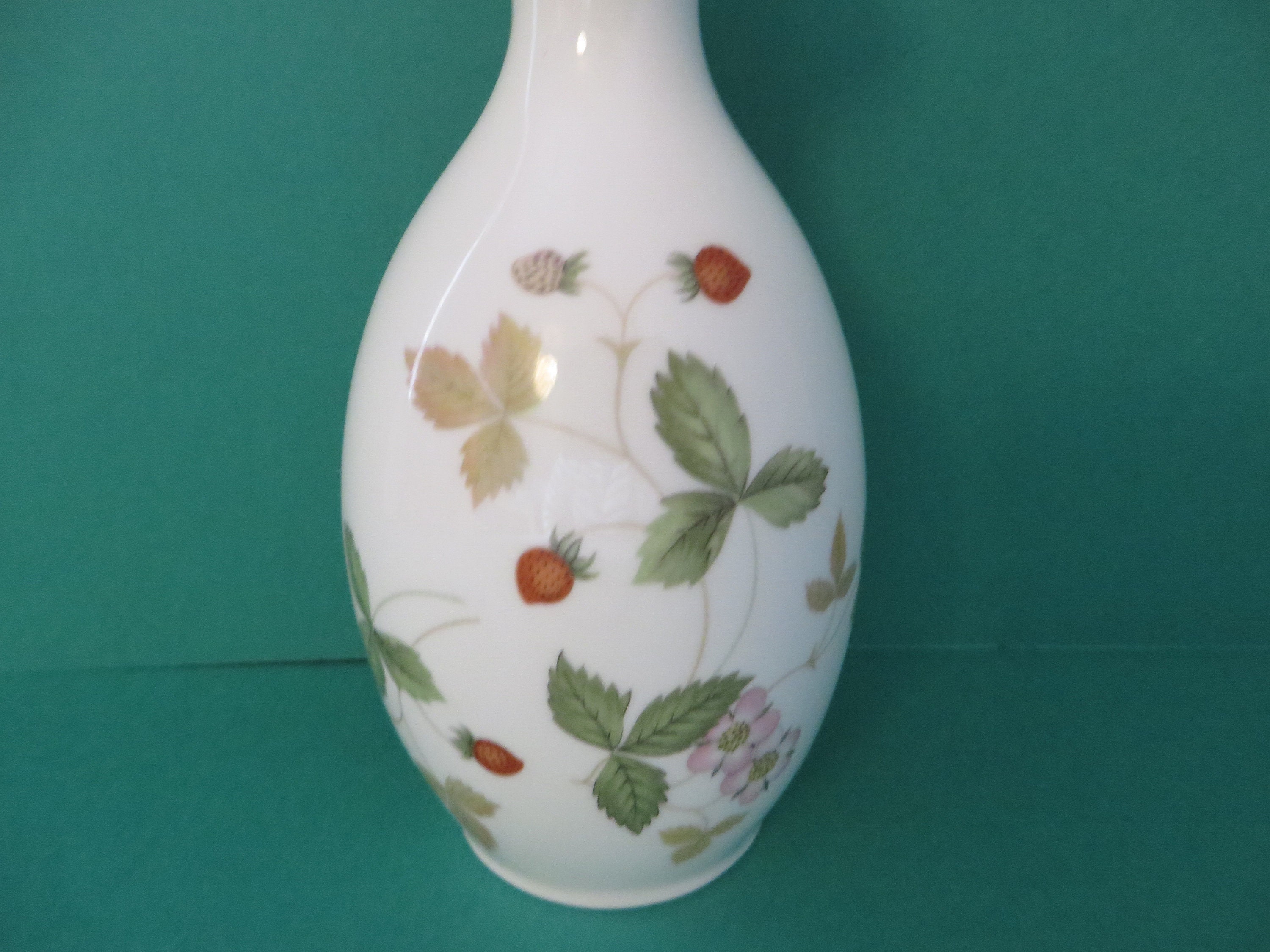 Wedgwood Wild Strawberry Vintage 1960 S Vase