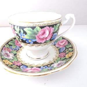 Roslyn Floral schwarz und rosa Bone China Teetasse und Untertasse