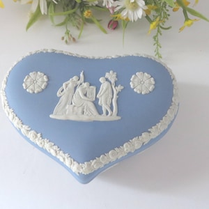 Vintage Wedgwood Jasperware 1970&#39;s Heart  shaped Trinket Box