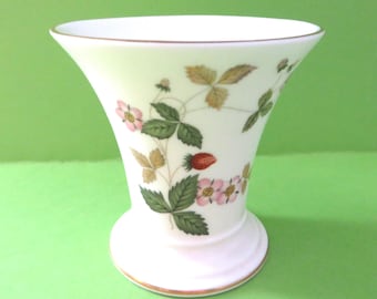 ヴィンテージ ウェッジウッド ワイルドストロベリー 花瓶 - Etsy 日本
