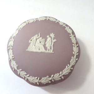 Wedgwood Jasperware lilac round trinket box