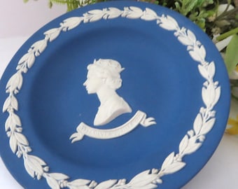 Wedgwood Jasperware  Queen Elizabeth 2nd's Silver Jubilee 1952-1977 dark blue sweet  dish