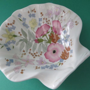 Wedgwood vintage 1970's Meadow Sweet shell shaped dish, Floral Shell dish, Floral pin dish, Gift for her, Gift for Mother, Pink Shell dish image 1