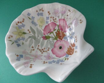 Wedgwood vintage 1970's Meadow Sweet shell shaped dish, Floral Shell dish, Floral pin dish, Gift for her, Gift for Mother, Pink Shell dish