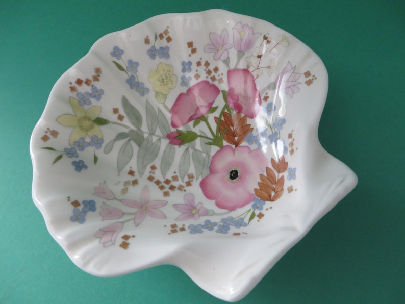 Wedgwood vintage 1970's Meadow Sweet shell shaped dish, Floral Shell dish, Floral pin dish, Gift for her, Gift for Mother, Pink Shell dish image 1