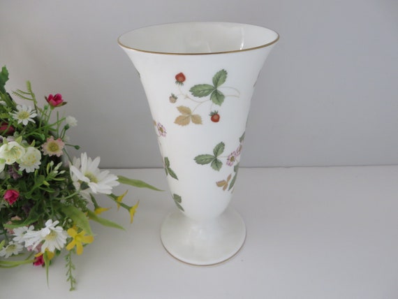 Wedgwood Vintage 1960 S Wild Strawberry Footed Vase Etsy