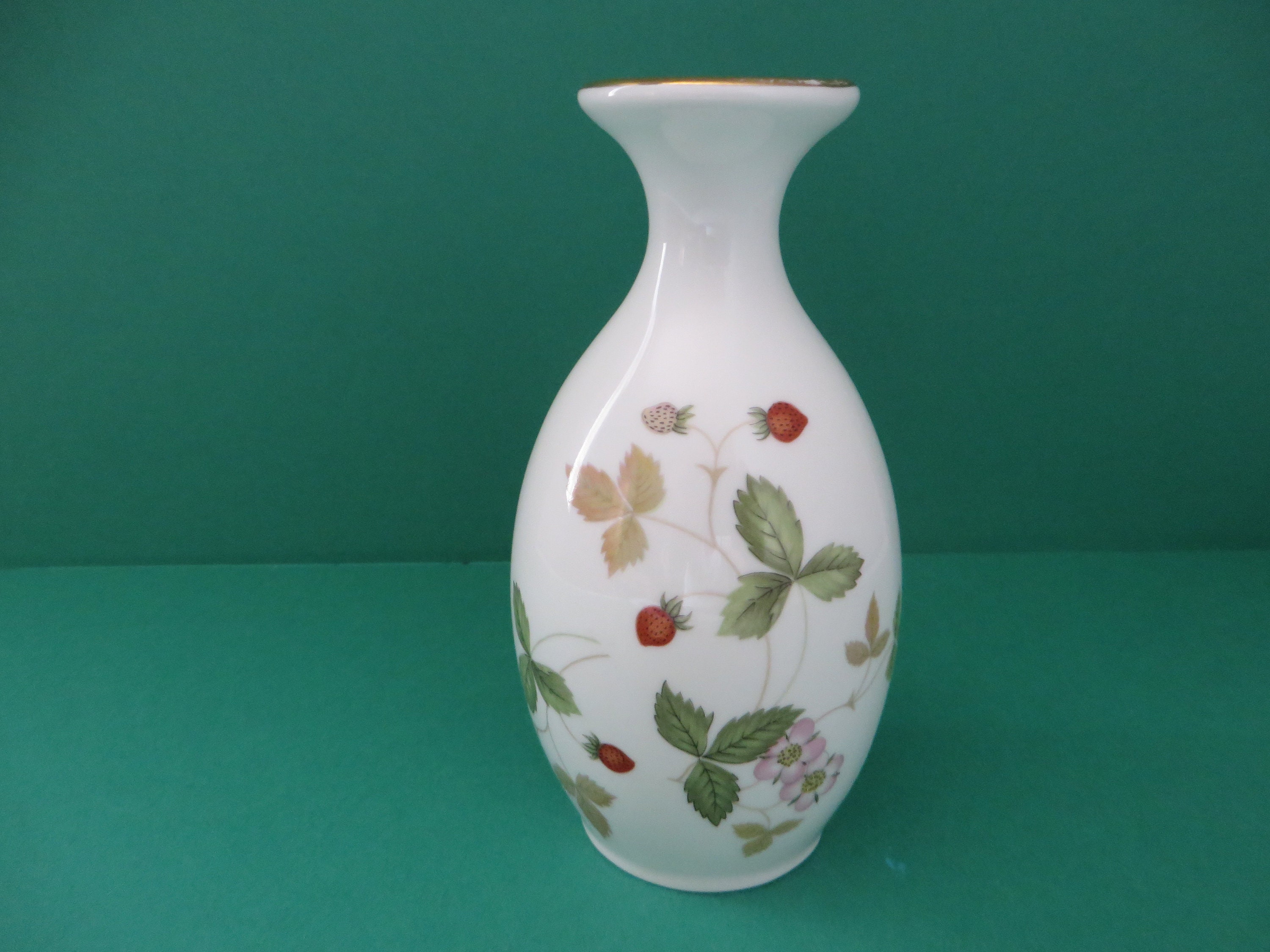 Wedgwood Wild Strawberry Vintage 1960 S Vase