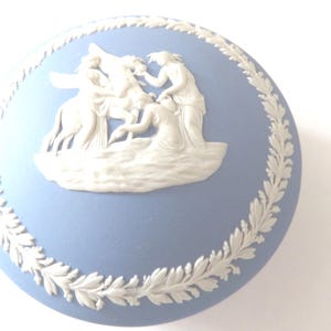 Wedgwood  blue Jasperware  1970&#39;s round Trinket Box