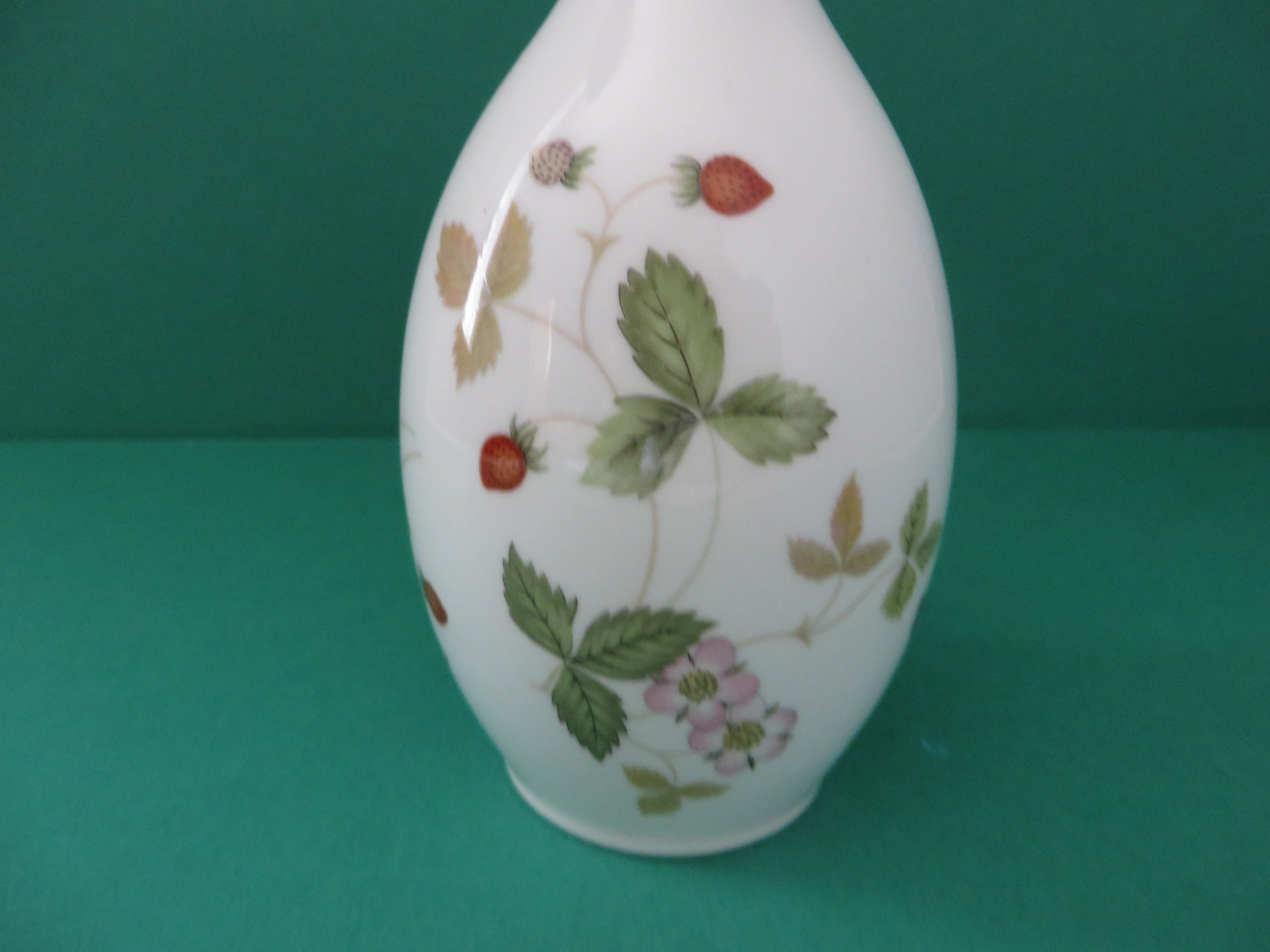 Wedgwood Wild Strawberry Vintage 1960 S Vase
