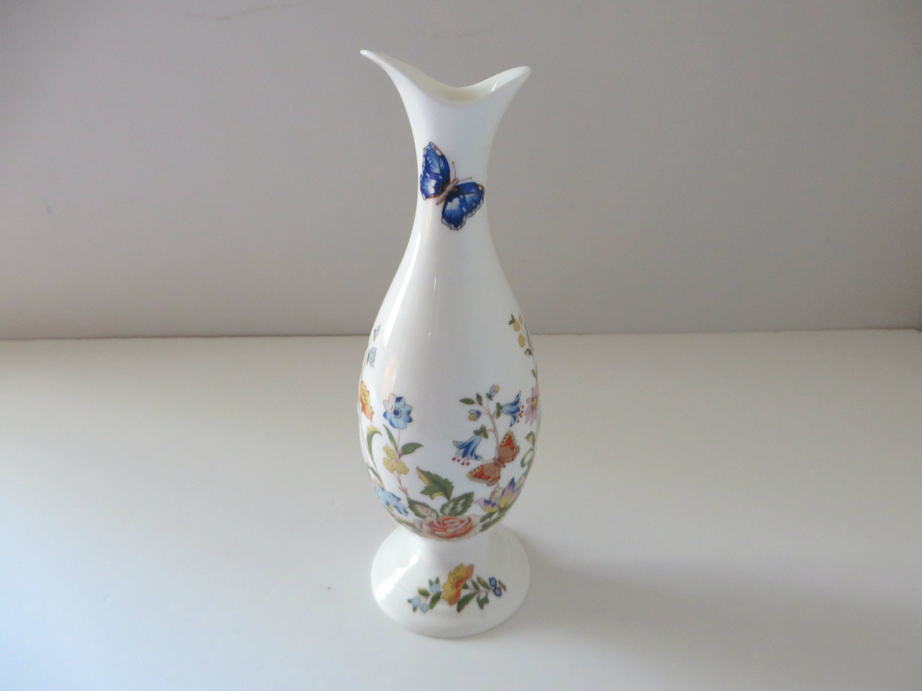 Aynsley Vintage 1970 S Wild Tudor Bud Vase