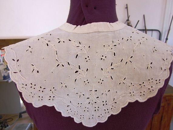 Large collar late 18th century women blouse - image 2