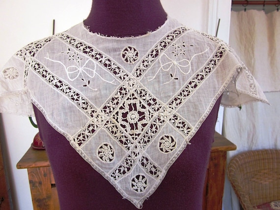 Large women's collar late 18th century