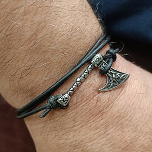 Pulsera de hacha vikinga para hombre: regalo de San Valentín: pulsera de cuero ajustable.