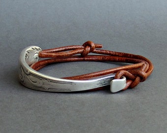 Bracciale con cucchiaio d'argento: forchetta riciclata e cinturino in pelle, regolabile