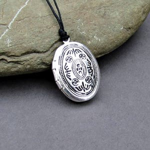 Kleine ovale medaillonketting hanger, zilveren heren eenvoudige medaillonketting antieke lange ketting aandenkenketting
