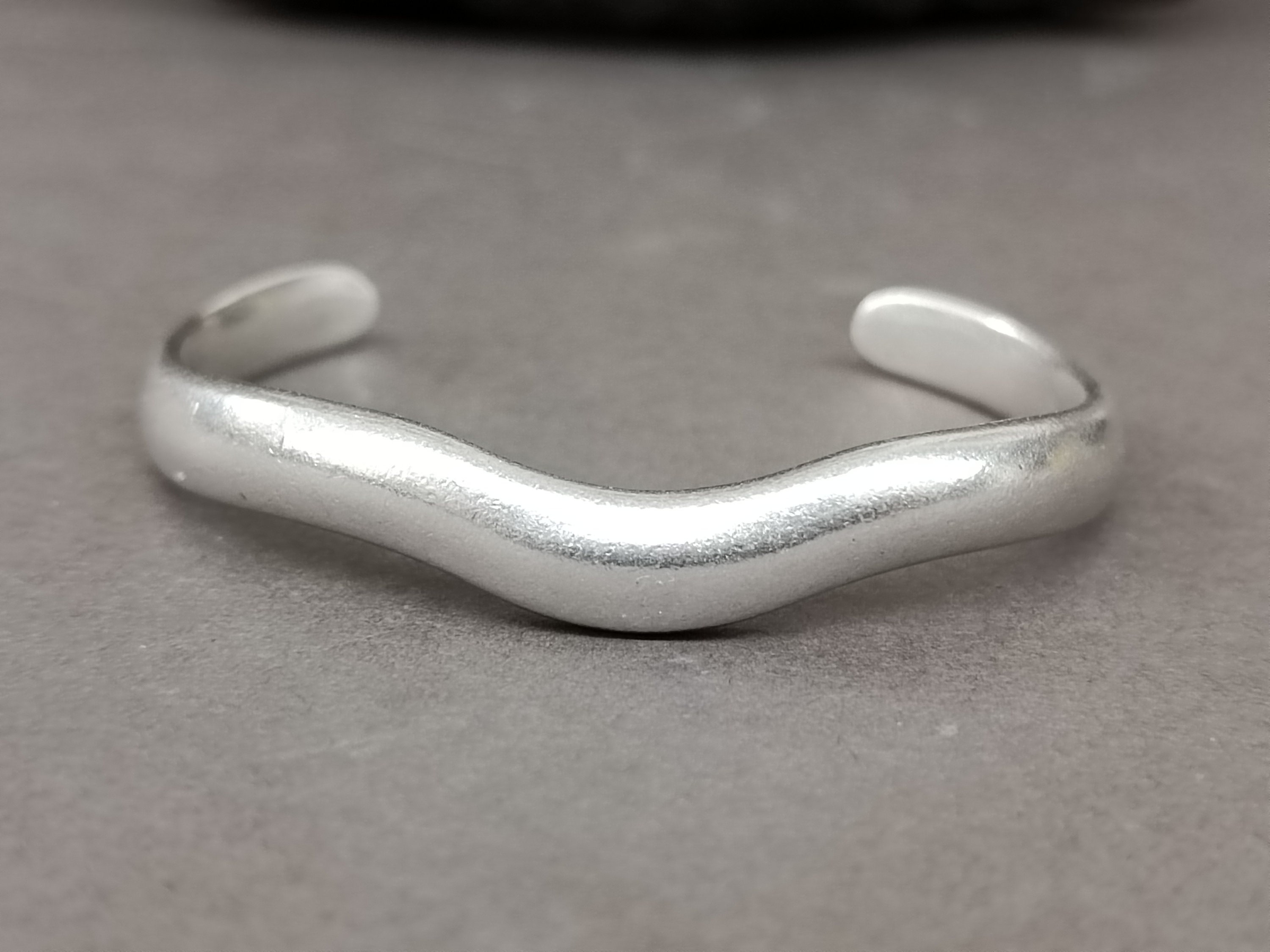 ヴィンテージ！Silver Wavy Curve ブレスレット　#1 Silver Wavey Mens Bracelet Minimalist Unisex Bracelet - Etsy