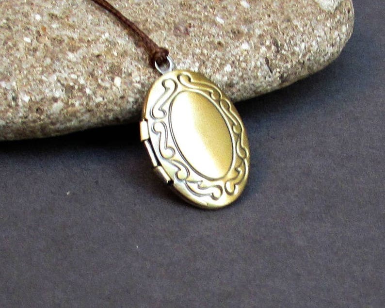 Bronze Mens Simple Locket Necklace Antique Long Necklace Keepsake Necklace Tiny Oval Locket Necklace Pendant