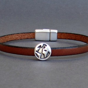 Silber Weltkarte Armband, Karte Globus Lederarmband, Reise Armband, Erde Armband, besonders angefertigt auf Ihrem HandgelenkVatertag Geschenk