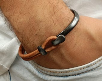MENS LEATHER BRACELETS
