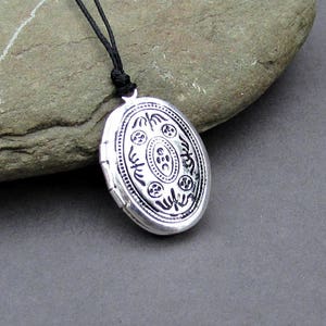 Tiny Oval Locket Necklace Pendant, Silver Mens Simple Locket Necklace ...
