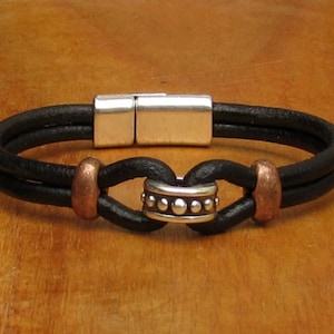 Leather Bracelet for Men: Zinc Alloy Magnetic Clasp