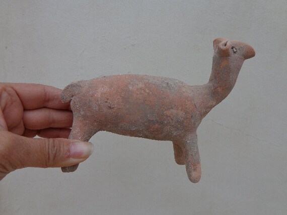 粘土製のラクダの動物彫刻、モンゴルのラクダの陶器、手作りのラクダの