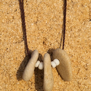 Colar de pedras naturais, joias de pedras do mar, joias de pedras ecológicas, joias de pedras naturais de praia, colar com pingente de pedras para surfistas
