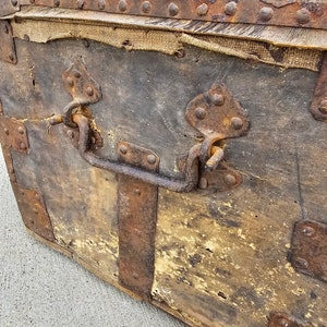 18th Century French Parisian La Forest Wood & Hide Dome-Top Travel Horse Carriage Trunk Antique Storage Blanket Chest image 8