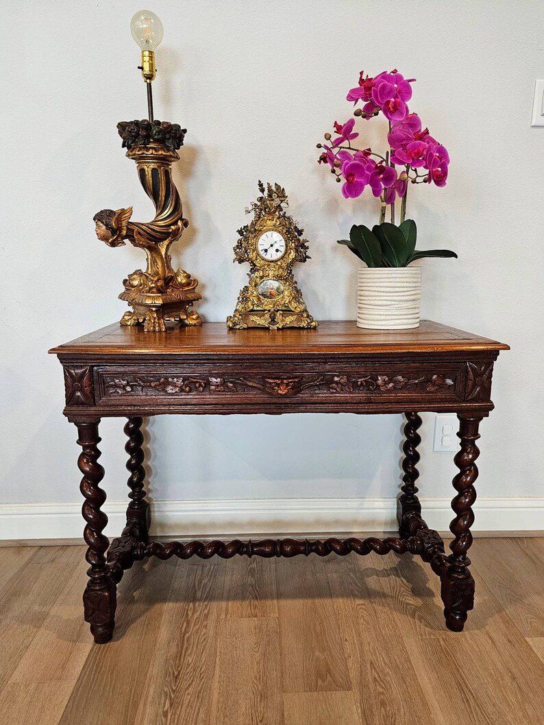 Lámpara de mesa con forma de cornucopia, figurativa, de madera dorada y policromada tallada, del período Imperio francés antiguo, de principios del siglo XIX. imagen 9