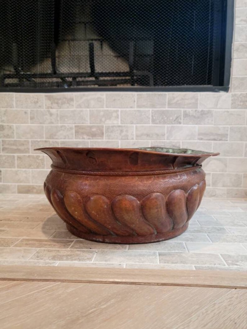 18th Century Continental European Hammered Copper Wine Bottle Cistern chiller ice bucket w/ verdigris! jardiniere planter firewood holder image 3