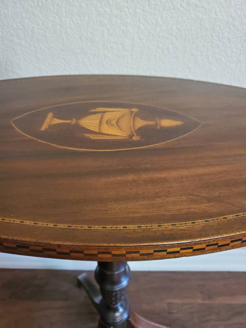 Antique Hepplewhite Style Carved Banded Inlaid Marquetry Mahogany Oval Tilt-Top Table or Candle Stand image 6