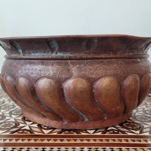 18th Century Continental European Hammered Copper Wine Bottle Cistern chiller ice bucket w/ verdigris! jardiniere planter firewood holder image 5