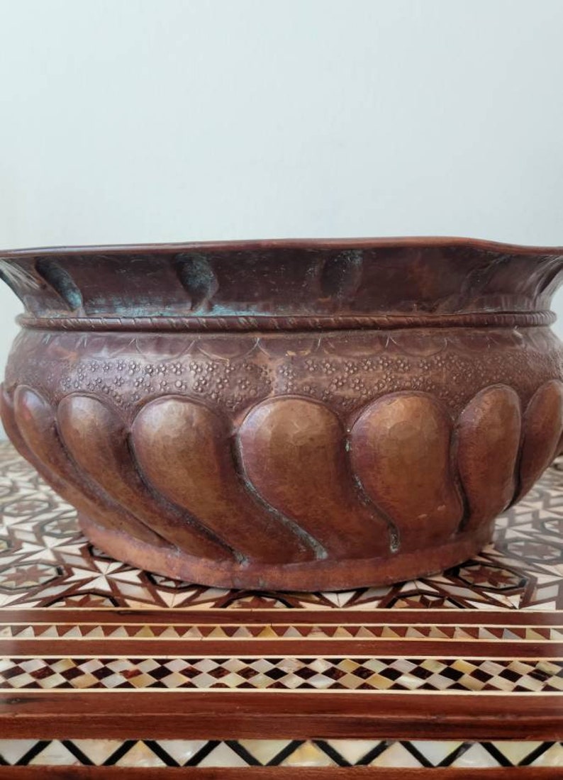 18th Century Continental European Hammered Copper Wine Bottle Cistern chiller ice bucket w/ verdigris! jardiniere planter firewood holder image 5