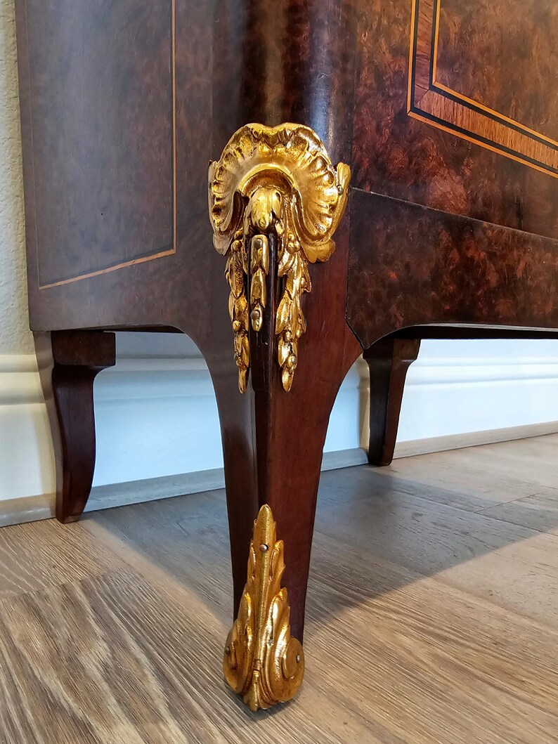 Antique French Transitional Louis XV XVI Style Amboyna Burlwood Gilt Bronze Mounted Marble Top Bedside Cabinet Nightstand image 9