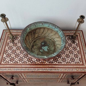 18th Century Continental European Hammered Copper Wine Bottle Cistern chiller ice bucket w/ verdigris! jardiniere planter firewood holder image 7