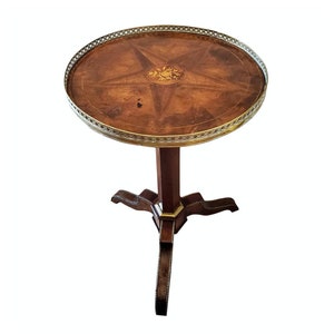 18th Century French Louis XVI Period Tilt-top Guéridon Table image 1