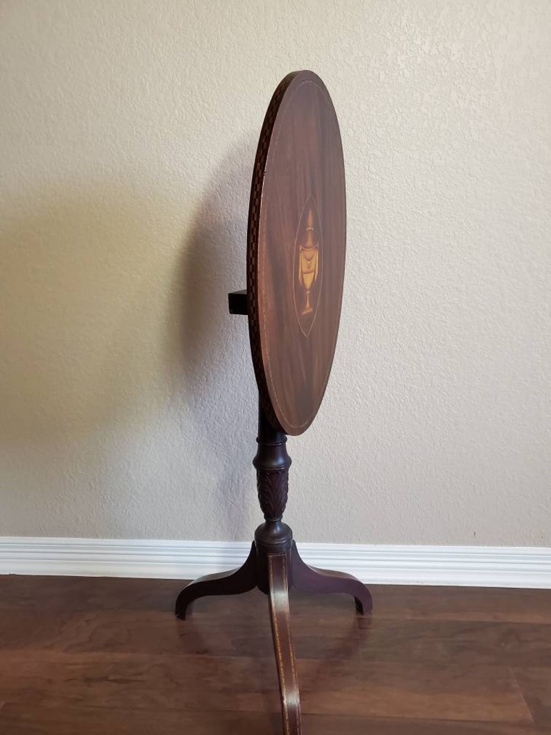 Antique Hepplewhite Style Carved Banded Inlaid Marquetry Mahogany Oval Tilt-Top Table or Candle Stand image 9