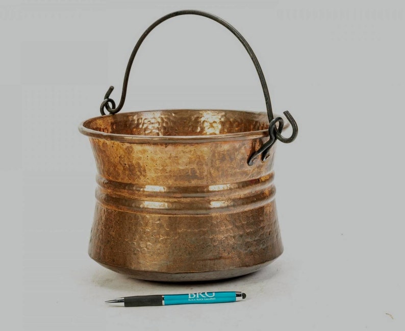 19th Century Hammered Copper Kettle Pot With Iron Handle Antique Cauldron Wine Chiller Ice Bucket Planter image 10