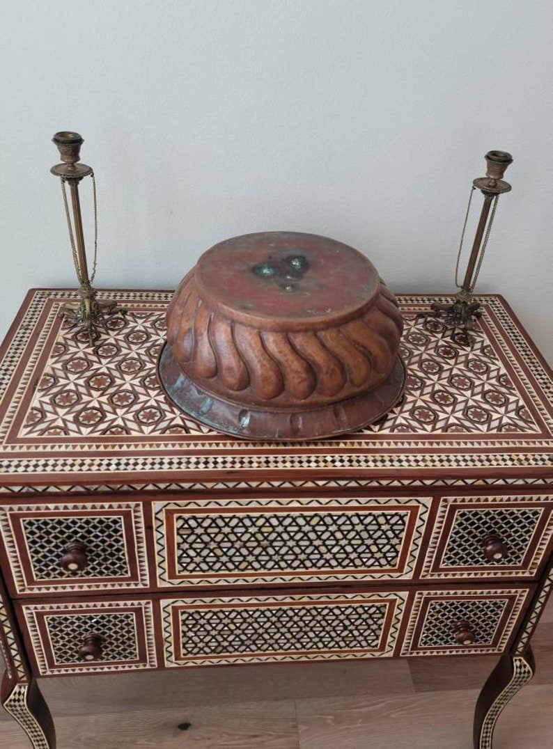18th Century Continental European Hammered Copper Wine Bottle Cistern chiller ice bucket w/ verdigris! jardiniere planter firewood holder image 9
