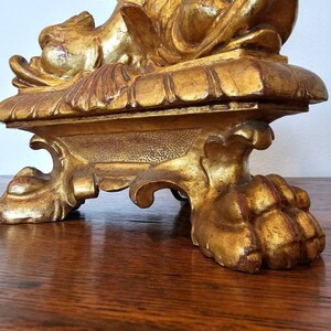 Lámpara de mesa con forma de cornucopia, figurativa, de madera dorada y policromada tallada, del período Imperio francés antiguo, de principios del siglo XIX. imagen 8