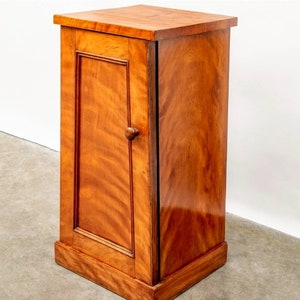 19th Century Biedermeier Satin Birch Bedside Table image 3