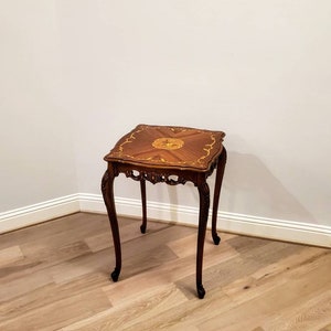 Antique French Louis XV Rocaille Inlaid Marquetry Side Table Parlor Table image 10