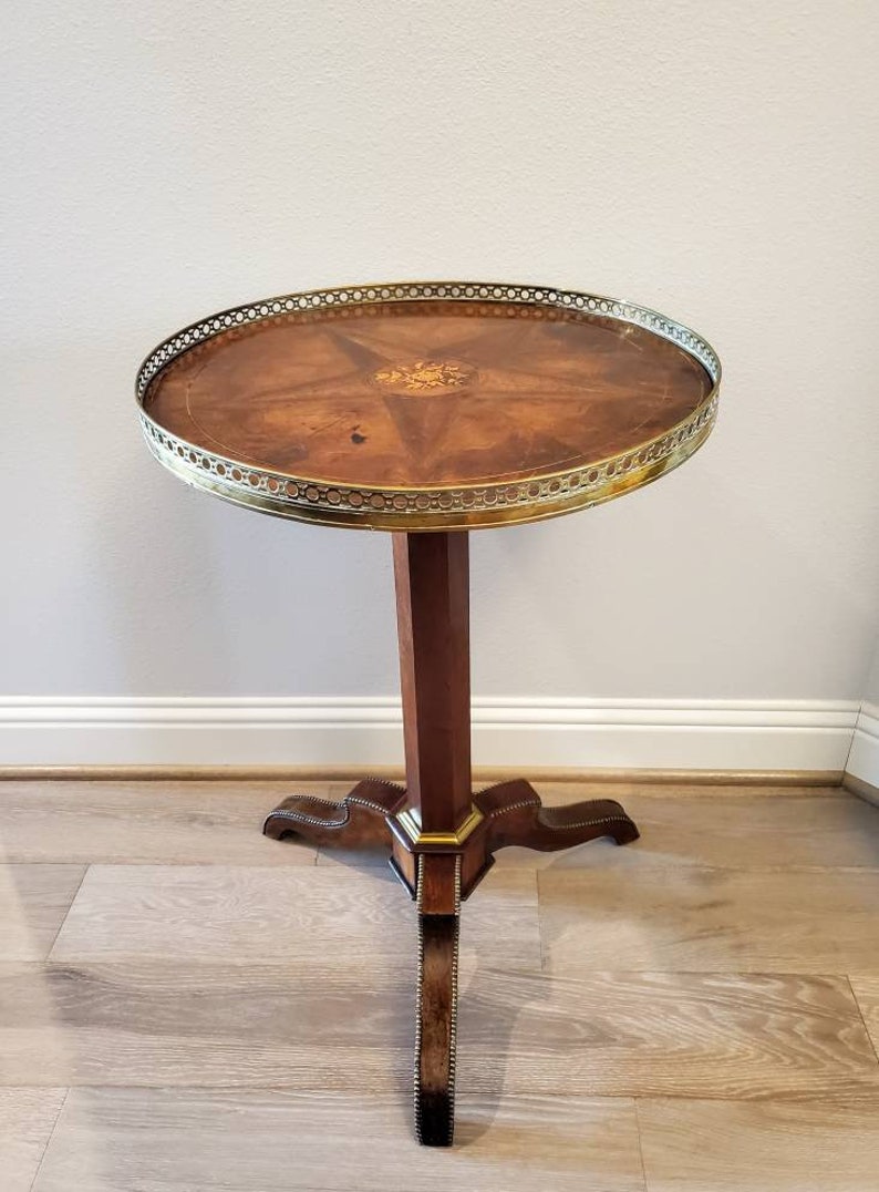 18th Century French Louis XVI Period Tilt-top Guéridon Table image 2