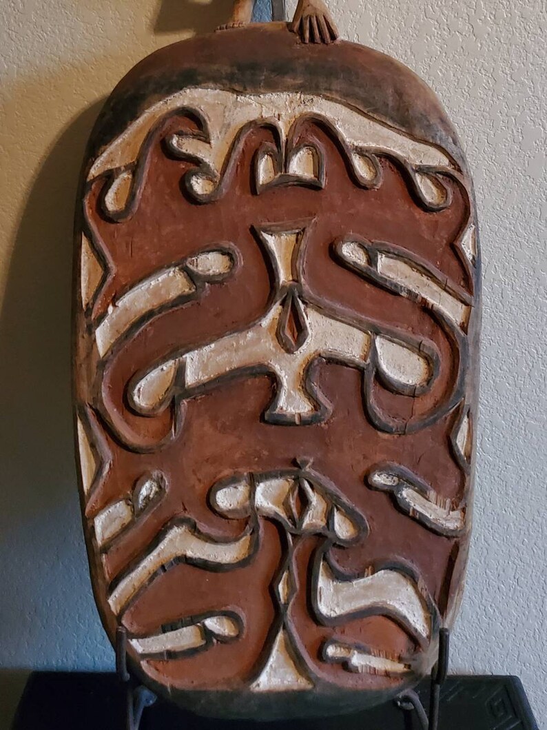 Important Oceanic Carved Asmat Tribal Sago Bowl Serving Platter After War Shield from Papua, New Guinea image 8